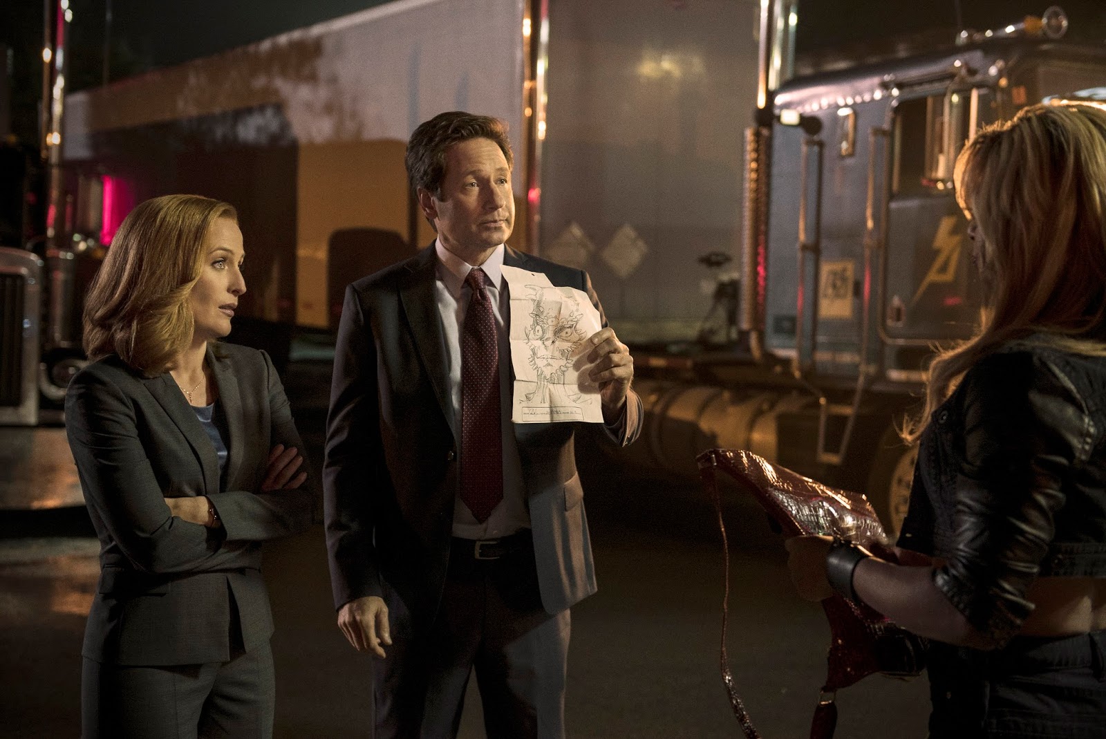 Mulder and Scully Meet the Were-Monster 4